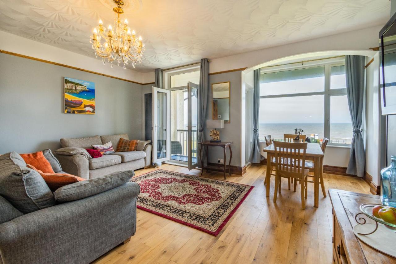 Beachside Apartment *